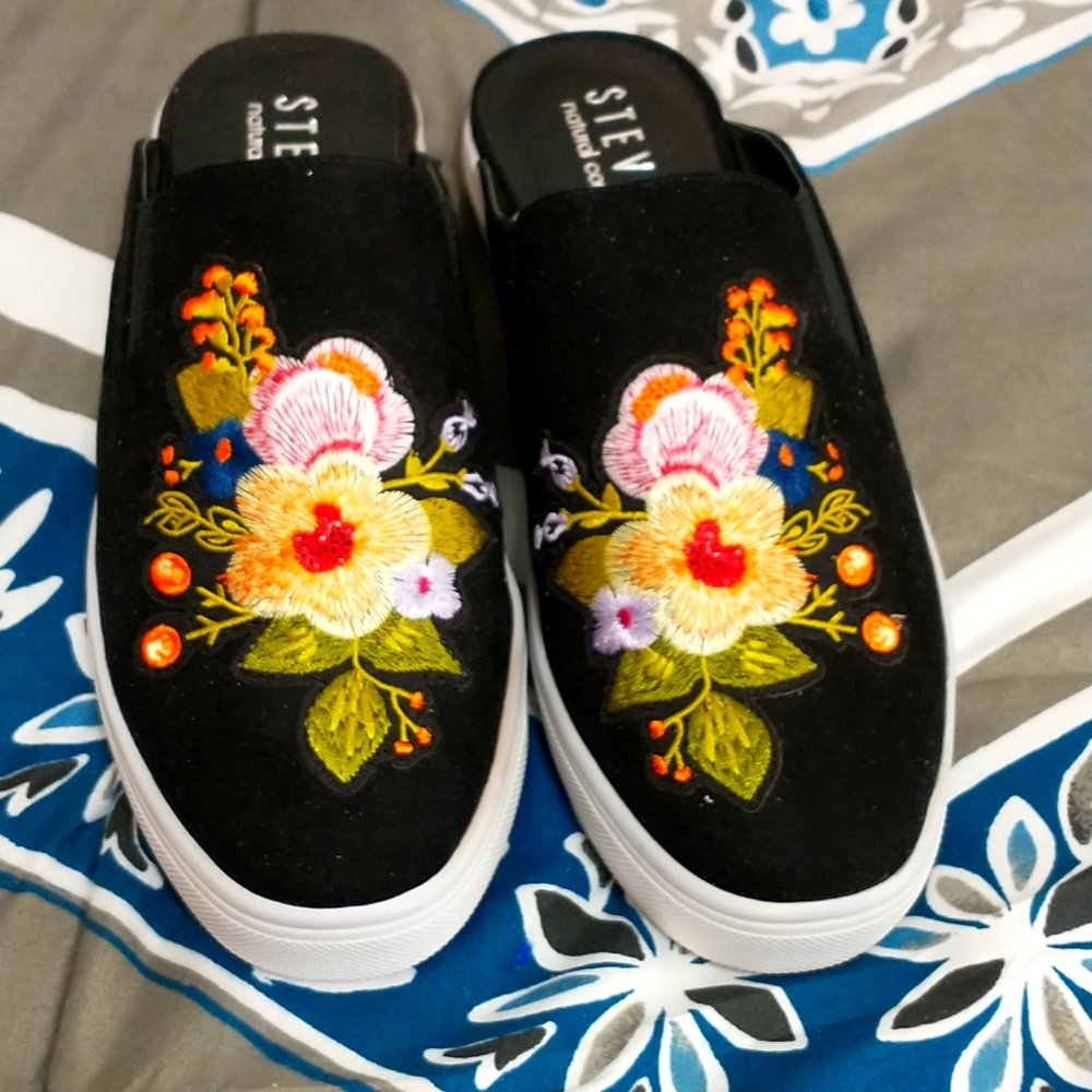 Ladies size 7 and 1/2 new made by Stephen natural comfort backless tennis shoes